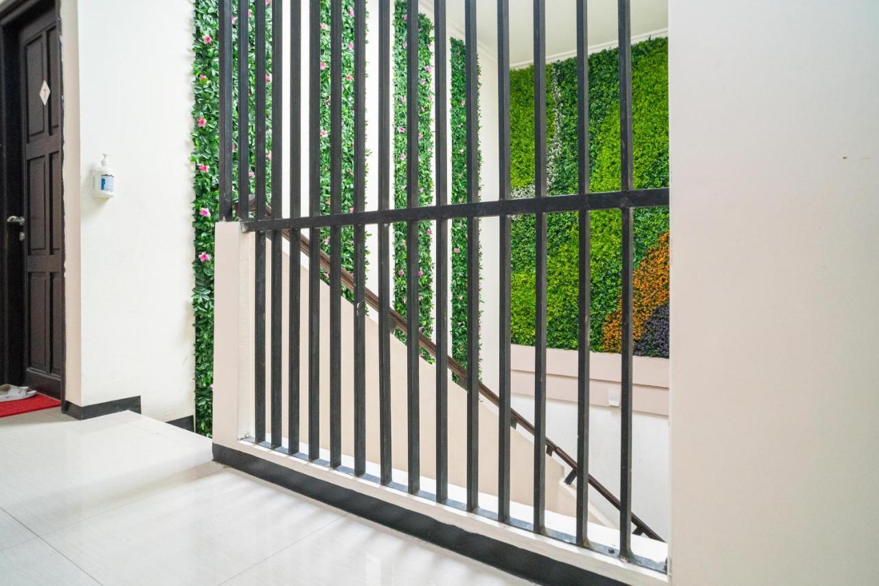 Reddoorz Syariah Near Marvel City Mall 2 Surabaya Esterno foto