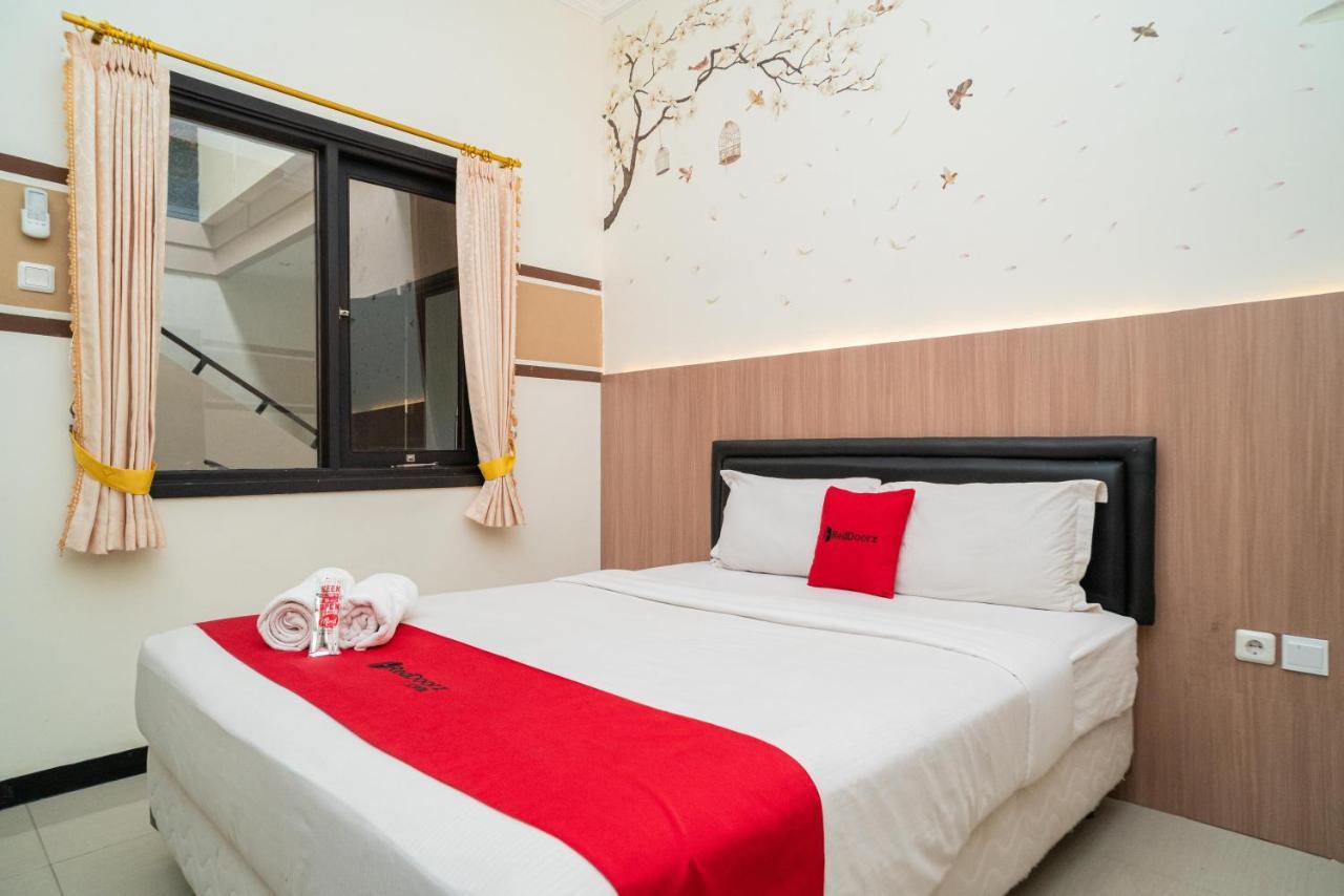 Reddoorz Syariah Near Marvel City Mall 2 Surabaya Esterno foto